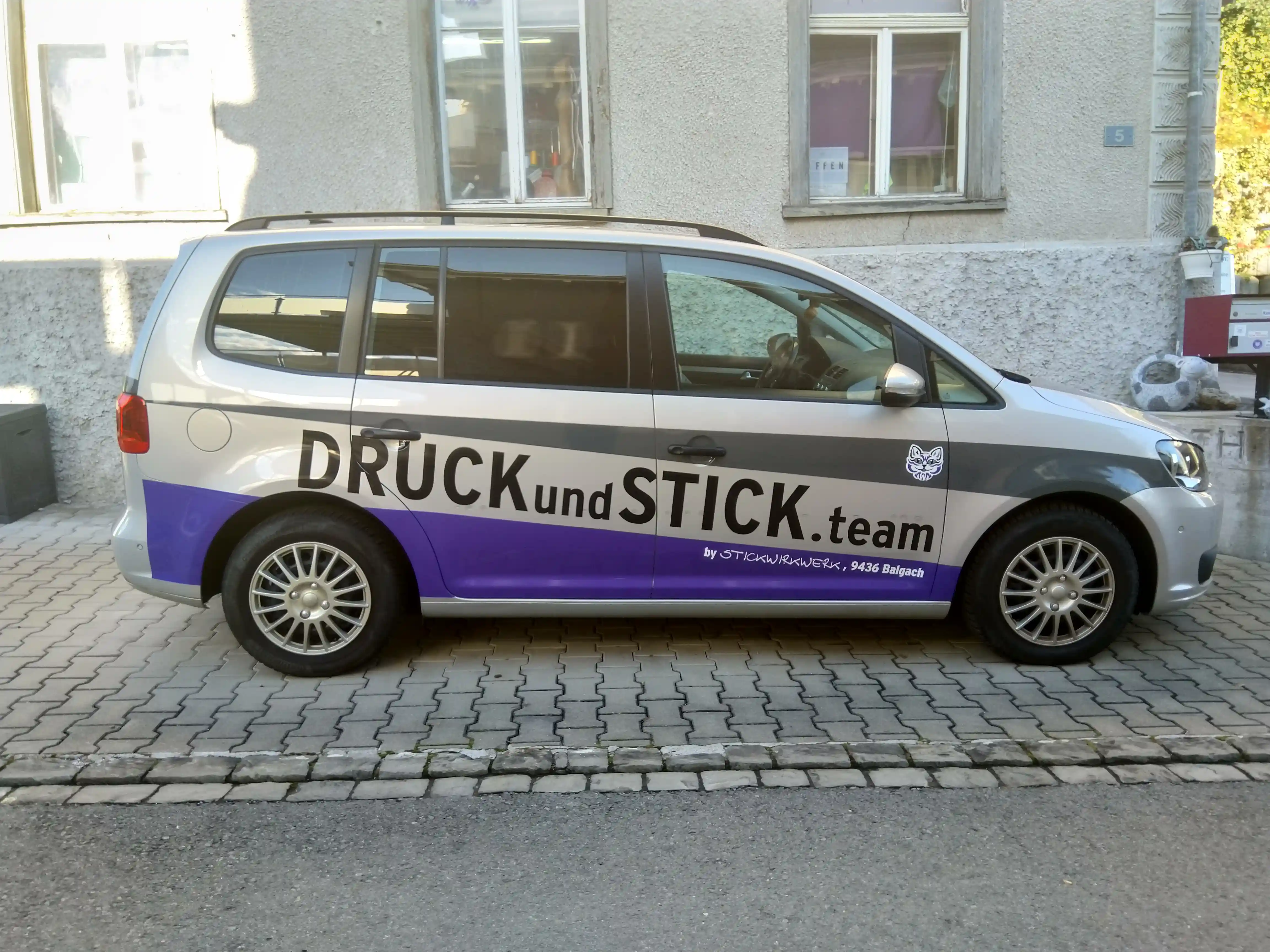 eine beschriftete Türe